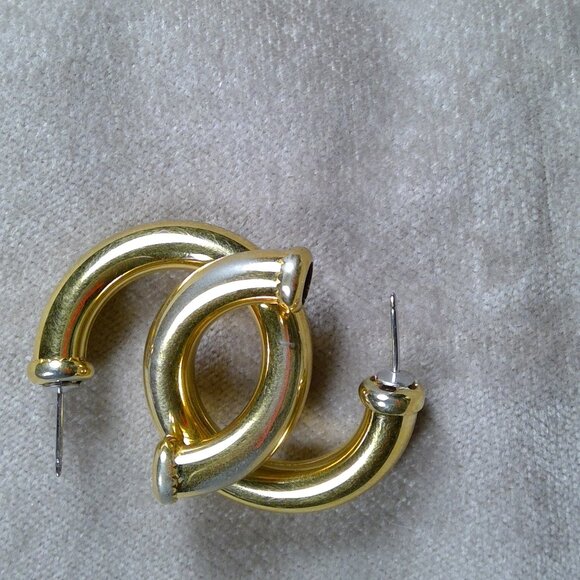 ***Gold color light pipe earrings - Picture 2 of 3